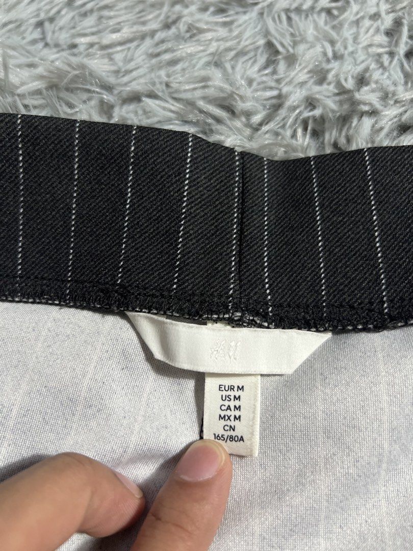H&M Striped Wide Leg Pants Size M (Category: Trousers) located in Naga. Submitted by eighttttt (Listing ID 1458917228, Image 2). Description: - H&M dark grey pants - White pinstripe detail - Wide leg style - Size: Medium (M) - Versatile: suitable for casual outings or work - Comfortable fit - Size 32.