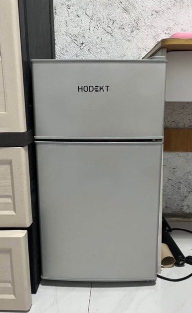 HODEKT MINI FRIDGE (Category: Refrigerators and Freezers) located in Malabon City. Submitted by aven25 (Listing ID 1458961444, Image 1). Description: Almost Brand New (had it for 5 months) No issues In very good condition RFS: Bawal refrigerator sa new apartment namin. Unli check if sure buyer. Original price: ₱5,543 Selling for: ₱3450 (discounted ₱2093) 📍Malanday Valenzuela City.
