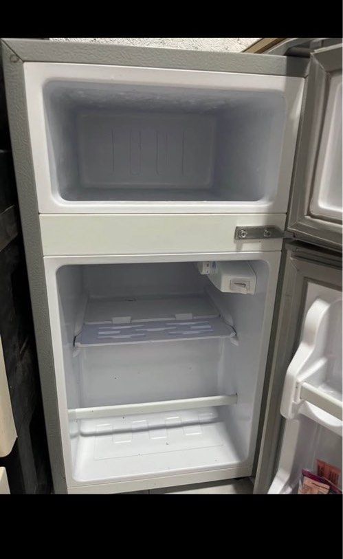 HODEKT MINI FRIDGE (Category: Refrigerators and Freezers) located in Malabon City. Submitted by aven25 (Listing ID 1458961444, Image 3). Description: Almost Brand New (had it for 5 months) No issues In very good condition RFS: Bawal refrigerator sa new apartment namin. Unli check if sure buyer. Original price: ₱5,543 Selling for: ₱3450 (discounted ₱2093) 📍Malanday Valenzuela City.