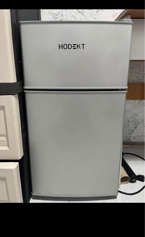 HODEKT MINI FRIDGE (Category: Refrigerators and Freezers) located in Malabon City. Submitted by aven25 (Listing ID 1458961444, Image 2). Description: Almost Brand New (had it for 5 months) No issues In very good condition RFS: Bawal refrigerator sa new apartment namin. Unli check if sure buyer. Original price: ₱5,543 Selling for: ₱3450 (discounted ₱2093) 📍Malanday Valenzuela City.