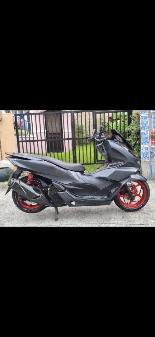 Honda PCX 160 Matte Grey (Category: Motorbikes for Sale) located in Mandaluyong City. Submitted by shettyvith99963 (Listing ID 1459012141, Image 1). Description: Honda PCX 160 in matte grey. Custom red rims add a pop of color. Upgraded windshield for better wind protection. This scooter looks sharp and is ready for the road. Low mileage, well maintained. Great for city commuting or weekend rides..