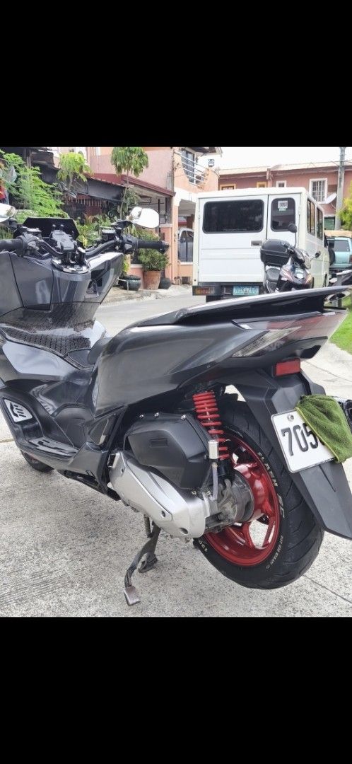 Honda PCX 160 Matte Grey (Category: Motorbikes for Sale) located in Mandaluyong City. Submitted by shettyvith99963 (Listing ID 1459012141, Image 3). Description: Honda PCX 160 in matte grey. Custom red rims add a pop of color. Upgraded windshield for better wind protection. This scooter looks sharp and is ready for the road. Low mileage, well maintained. Great for city commuting or weekend rides..