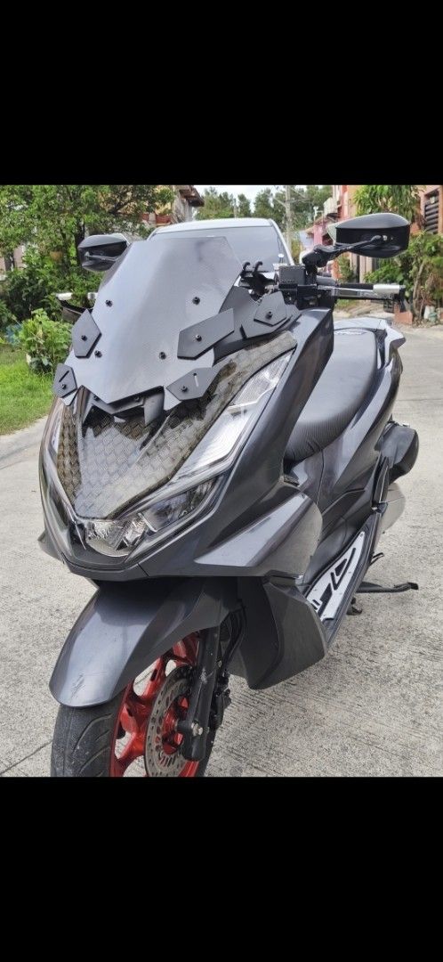 Honda PCX 160 Matte Grey (Category: Motorbikes for Sale) located in Mandaluyong City. Submitted by shettyvith99963 (Listing ID 1459012141, Image 2). Description: Honda PCX 160 in matte grey. Custom red rims add a pop of color. Upgraded windshield for better wind protection. This scooter looks sharp and is ready for the road. Low mileage, well maintained. Great for city commuting or weekend rides..