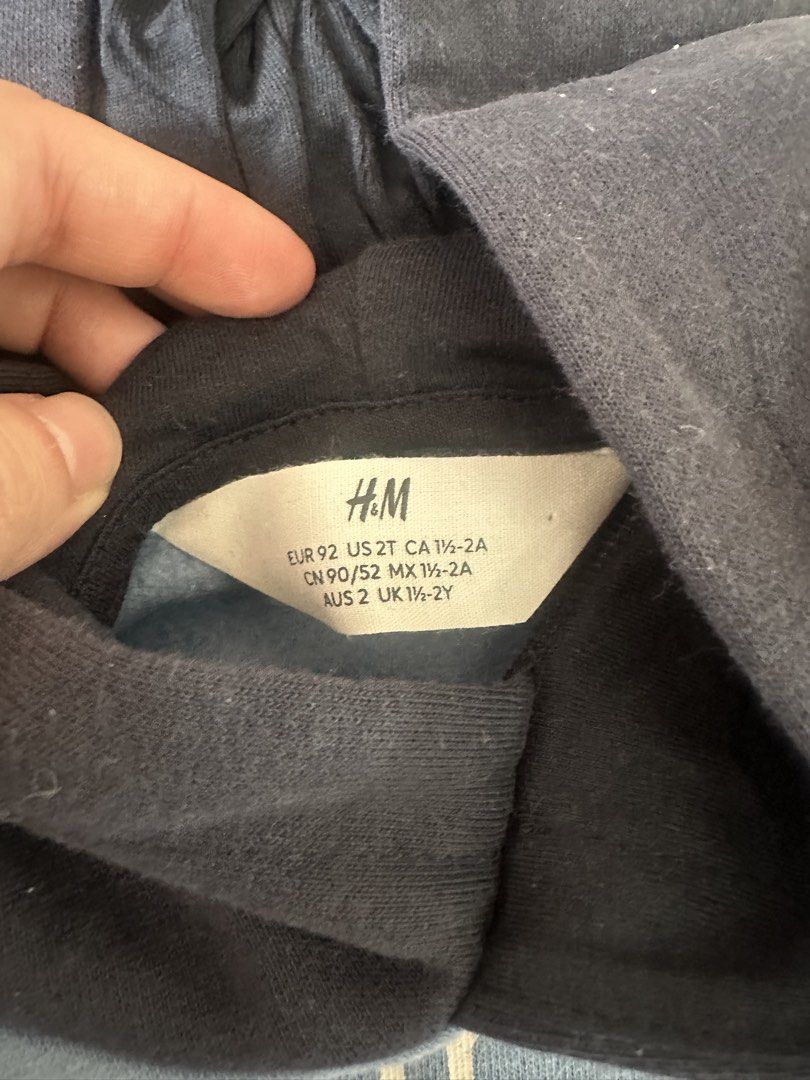 hoodie 1-2yrs old h&m (Category: Babies & Kids Fashion) located in Manila. Submitted by canbeyours123 (Listing ID 1458897483, Image 2). Description: .