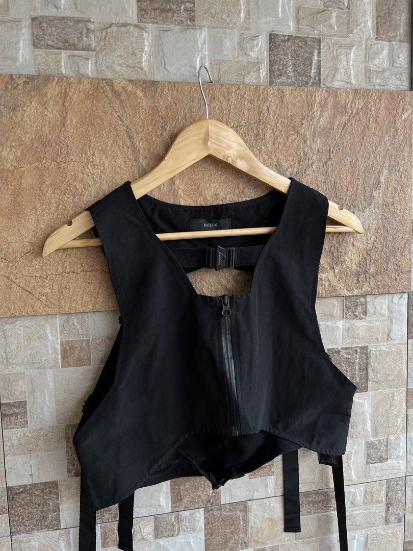 INITIAL - TACTICAL VEST (Category: Vests) located in Bacolod City. Submitted by timelessbyjosh (Listing ID 1459050017, Image 2). Description: BEST FOR COZY & JAPANESE OUTFITS SIZE : 160/ 80A ACTUAL COLOR : BLACK COLOR RATE : 9. 5 OUT OF 10 CONDITION : EXCELLENT MATERIAL : 100 % POLYESTER MADE IN : FLAWS : NONE DIMENSIONS LENGTH - 15. 5 WIDTH - 16 MEASUREMENT TAKEN WHILE LAYING FLAT. PLEASE COMPARE THE MEASUREMENT WITH YOUR GARMENT. .