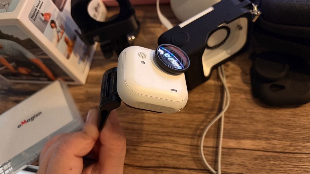 Insta360 GO Ultra Arctic White + 256GB microSD + Accessories (Category: Cameras) located in San Jose del Monte. Submitted by Annetem123 (Listing ID 1458905742, Image 3). Description: Selling my Insta360 GO Ultra in Arctic White with 256GB microSD card and lots of accessories included. Perfect for travel, POV videos, vlogging, Reels, TikTok, biking, trips, and everyday content creation. Super compact, lightweight, and easy to carry anywhere. Inclu