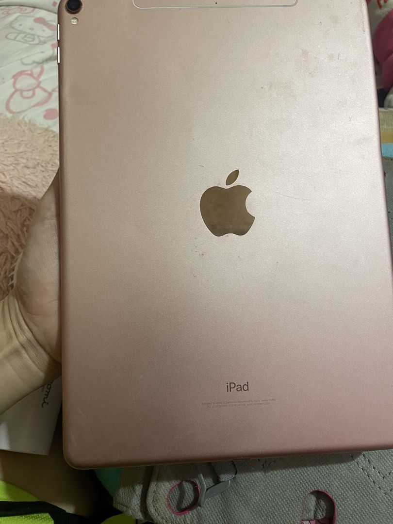 ipad pro (Category: iPad) located in Manila. Submitted by fiercewhale.c4f0e2 (Listing ID 1458985929, Image 3). Description: ipad A1709 if you interested kayo nalang po mag paayos biglang nag blackout..