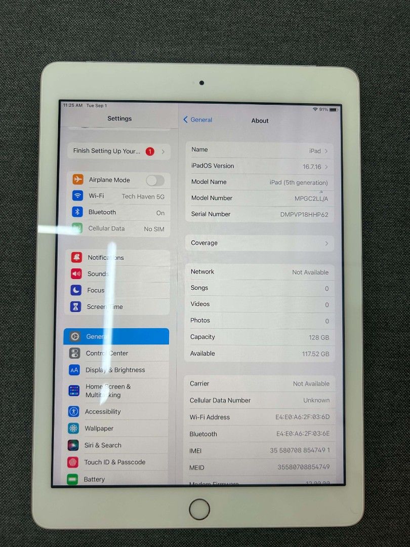Ipad Pro (9.7inch) 128GB|Pre-owned (Category: iPad) located in Quezon City. Submitted by emem_00 (Listing ID 1458981167, Image 2). Description: - Pre-owned iPad Pro (9.7-inch) - 128GB storage capacity - Ideal for productivity and entertainment.