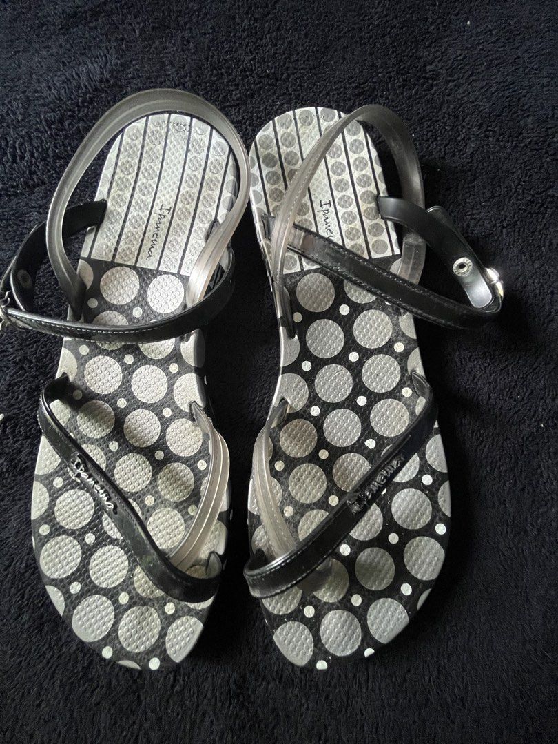 Ipanema US8 EUR 39 (Category: Flats & Sandals) located in Manila. Submitted by _stylefinds_ (Listing ID 1458962028, Image 1). Description: .