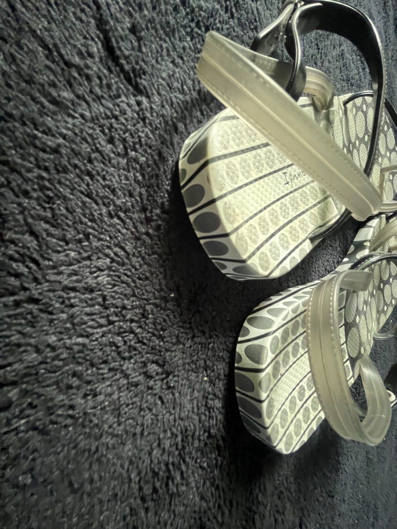 Ipanema US8 EUR 39 (Category: Flats & Sandals) located in Manila. Submitted by _stylefinds_ (Listing ID 1458962028, Image 3). Description: .