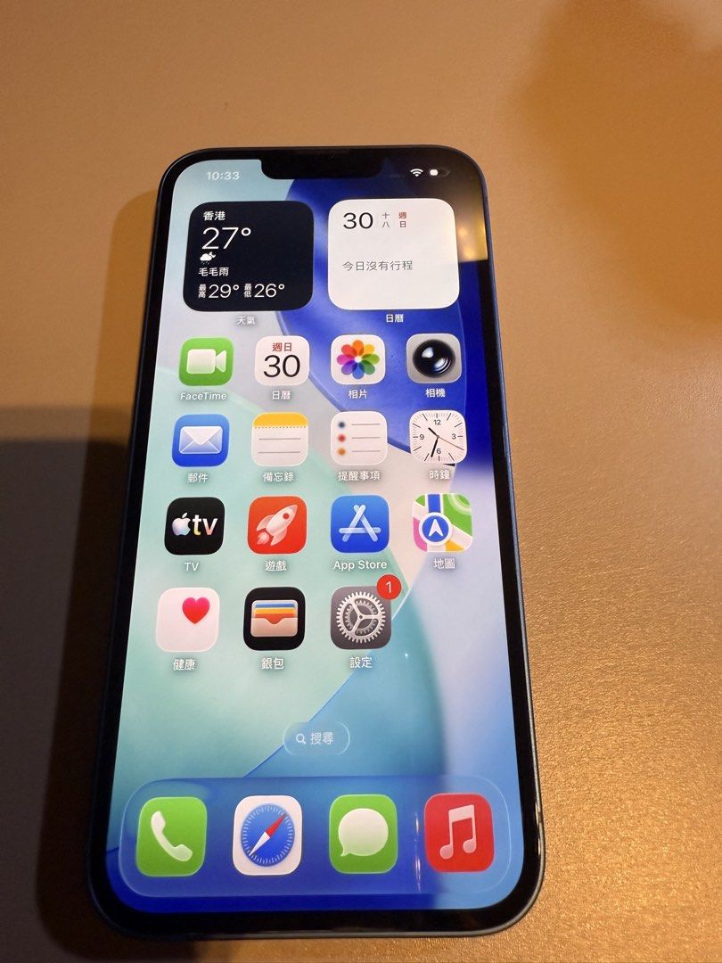 iPhone 13 Blue 128GB （分類：iPhone 13 系列）位於 Hong Kong。 由 pianomusiclover 提交（商品編號 1459062070，圖片 2）。簡介： 港版iPhone 13，運作完全正常，好新淨 Selling my iPhone 13. It's the blue colour, 128GB storage. Battery health is at 83%. Running iOS 16.6.1. No box or accessories included. Phone is in good working order. 。