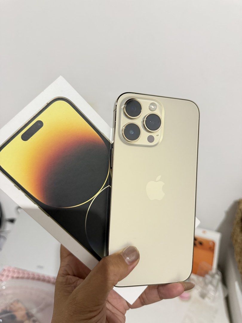 Iphone 14 Pro Max (128gb) (Category: Cases & Sleeves) located in Muntinlupa City. Submitted by trendeemoodshop2022 (Listing ID 1459024746, Image 1). Description: Iphone 14 Pro Max (128gb) (lady owned) ❗️NO ISSUE❗️NO ISSUE❗️NO ISSUE❗️ RUSH!!! RUSH!!! ✅77% Battery Health (makunat pa, pwede pa sa live selling up to 5-6 hours straight) MAKUNAT PA BATTERY!!!! ✅NTC Approved ✅Open line ✅NO issue / NO history of repair ✅IOS Updated ✅Face ID Working ✅No a
