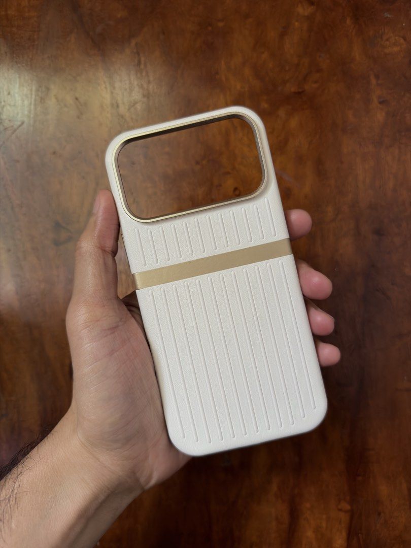 iPHONE 17 PROMAX LUGGAGE CASE (white gold) (Category: Cases & Sleeves) located in San Pedro. Submitted by cicco.ph (Listing ID 1458976513, Image 1). Description: .