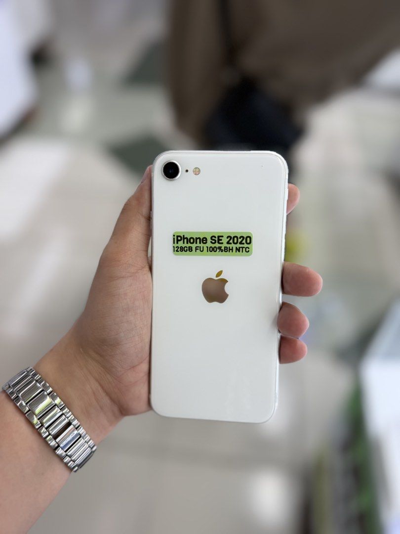 Iphone se 2020 128GB 100BH openline 98% smooth (Category: iPhone SE Series) located in San Juan City. Submitted by najihahtelecomshop2018 (Listing ID 1459014637, Image 2). Description: Legit Store | Original unit FOR SALE | TRADE / SWAP ▫️INSTALLMENT thru: 🔸Credit Card (straight / installment) 🔸Ggives / Gcredit + 6% interest 🔸Spay Later + 6% interest (RFS: Buy and Sell any kinds of Gadgets) Description: iPhone SE 2020 128GB ( other GB are also