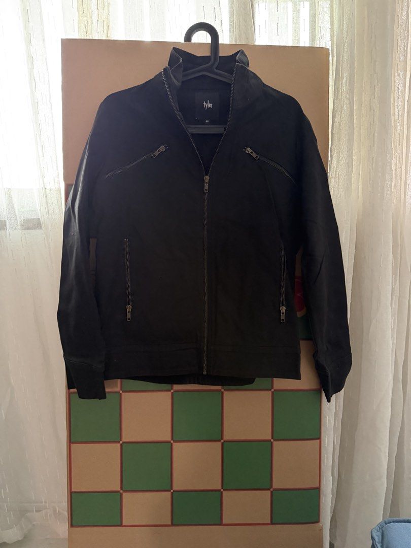 Jacket (Category: Coats, Jackets and Outerwear) located in Singapore. Submitted by jrm (Listing ID 1458942270, Image 3). Description: Jackets Ask for the price of the item you want..