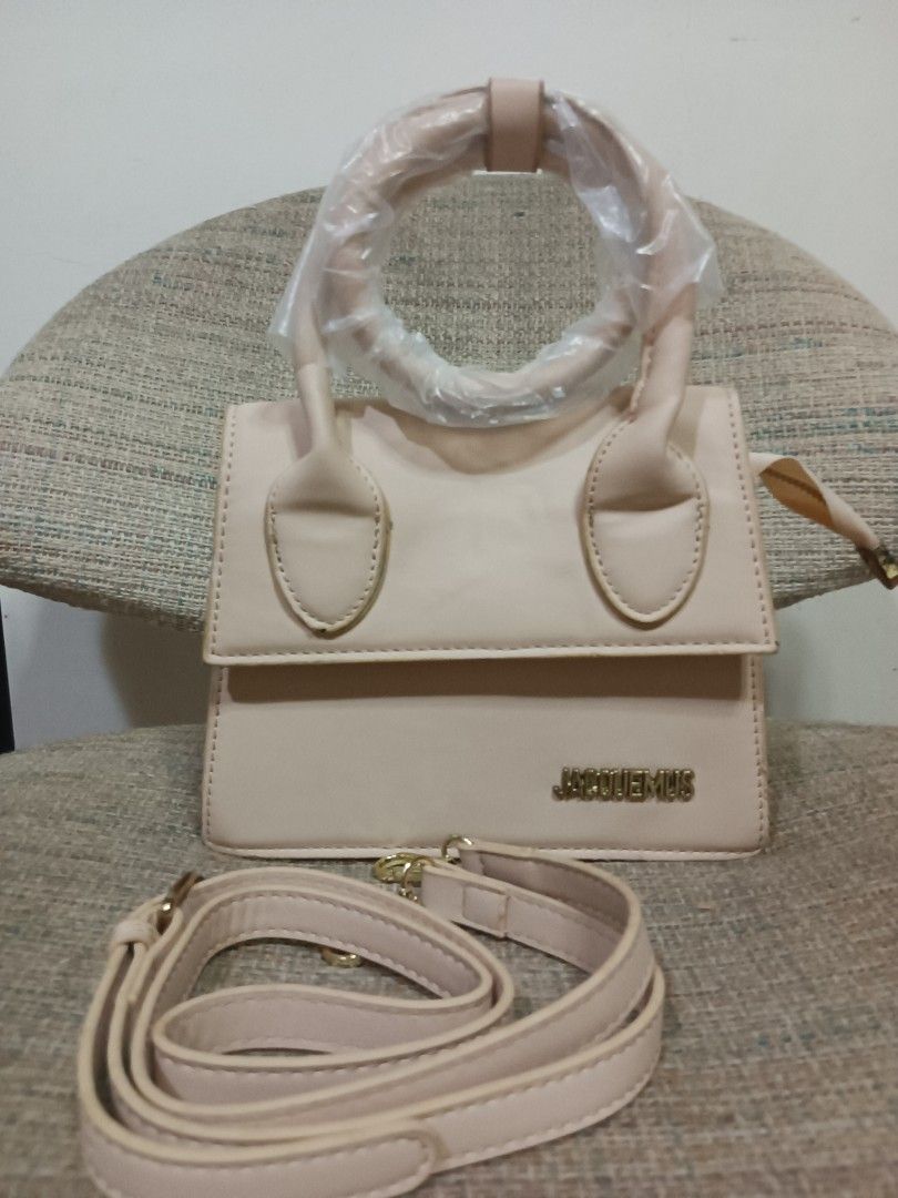 Jacquemus Le Chiquito Moyen (Category: Purses & Pouches) located in Manila. Submitted by queen.althea (Listing ID 1459009255, Image 1). Description: Brand : Jacquemus Type: Handbag Color : Beige (replica).