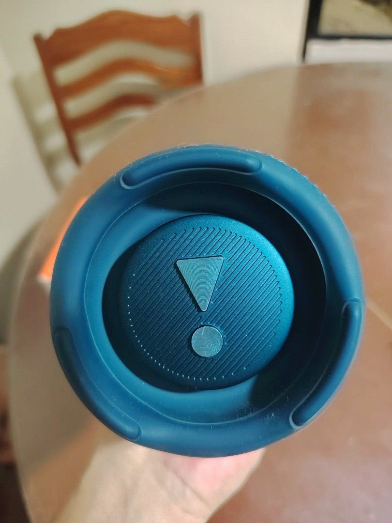 JBL (Category: Portable Music Players) located in Manila. Submitted by keenwater.bd1b52 (Listing ID 1459029562, Image 3). Description: good as new no issue test all you want qc novaliches.