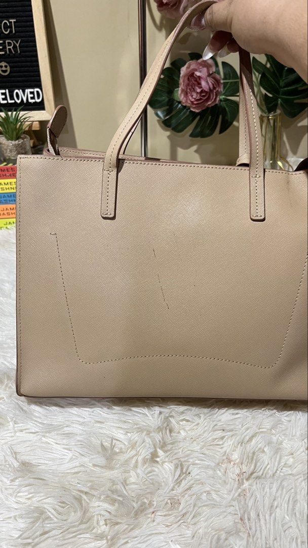 Jestina Beige Leather Tote Bag (Category: Tote Bags) located in Mati. Submitted by CrestChancebyIFT (Listing ID 1459026327, Image 3). Description: -top Korean bag brand - Beige leather tote bag from Jestina - Adorned with a crown charm and embossed logo - Comes with a detachable shoulder strap - Interior features a zippered pocket and card slots - Minor scuffs on the exterior - Ideal for everyday use.