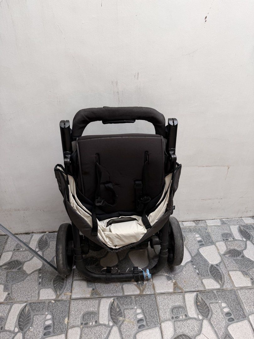 Joie Coal Literax 4 Modular Stroller - One hand fold (Category: Strollers) located in Muntinlupa City. Submitted by bellevalcorner (Listing ID 1458913183, Image 2). Description: - Joie stroller in Coal - Easy to fold and maneuver - Canopy with mesh peek-a-boo window - 5-point harness for safety - Convenient storage basket underneath - Ideal for everyday use -original price : 14,999.75 RFS: No longer needed -Slightly used -Need wash.