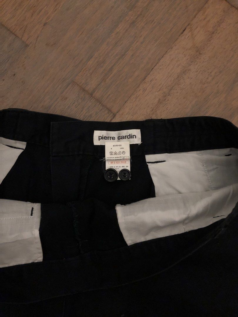 jorts (Category: Shorts) located in Nilai. Submitted by emirnihboshhh (Listing ID 1459011821, Image 3). Description: jual sebab dulu ingat kan style pakai besar ii , last ii nampak macam tak kene kat kaki.