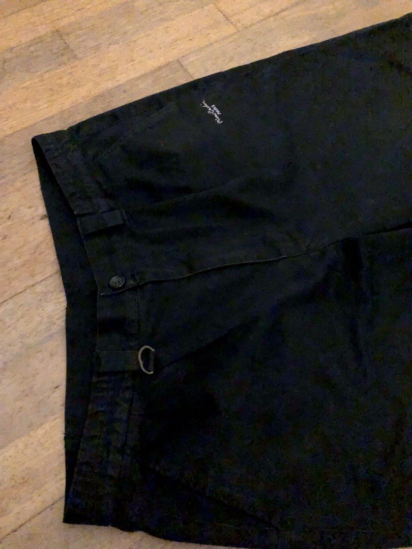 jorts (Category: Shorts) located in Nilai. Submitted by emirnihboshhh (Listing ID 1459011821, Image 2). Description: jual sebab dulu ingat kan style pakai besar ii , last ii nampak macam tak kene kat kaki.