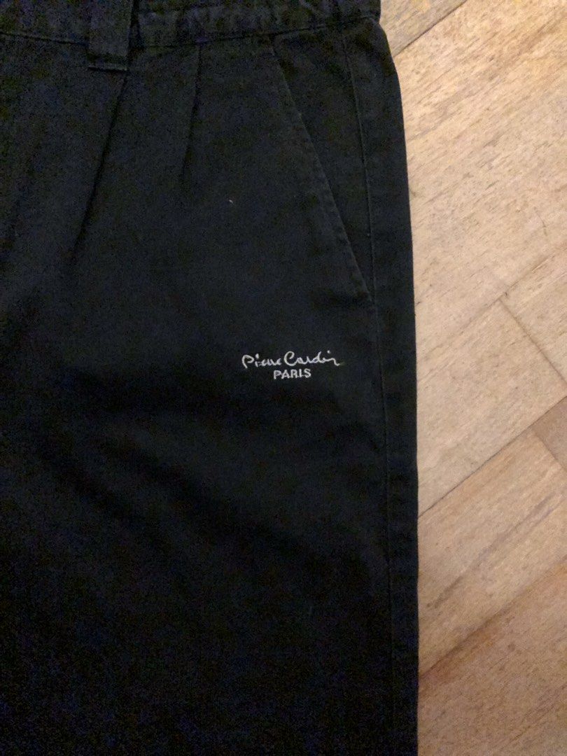 jorts (Category: Shorts) located in Nilai. Submitted by emirnihboshhh (Listing ID 1459011821, Image 1). Description: jual sebab dulu ingat kan style pakai besar ii , last ii nampak macam tak kene kat kaki.
