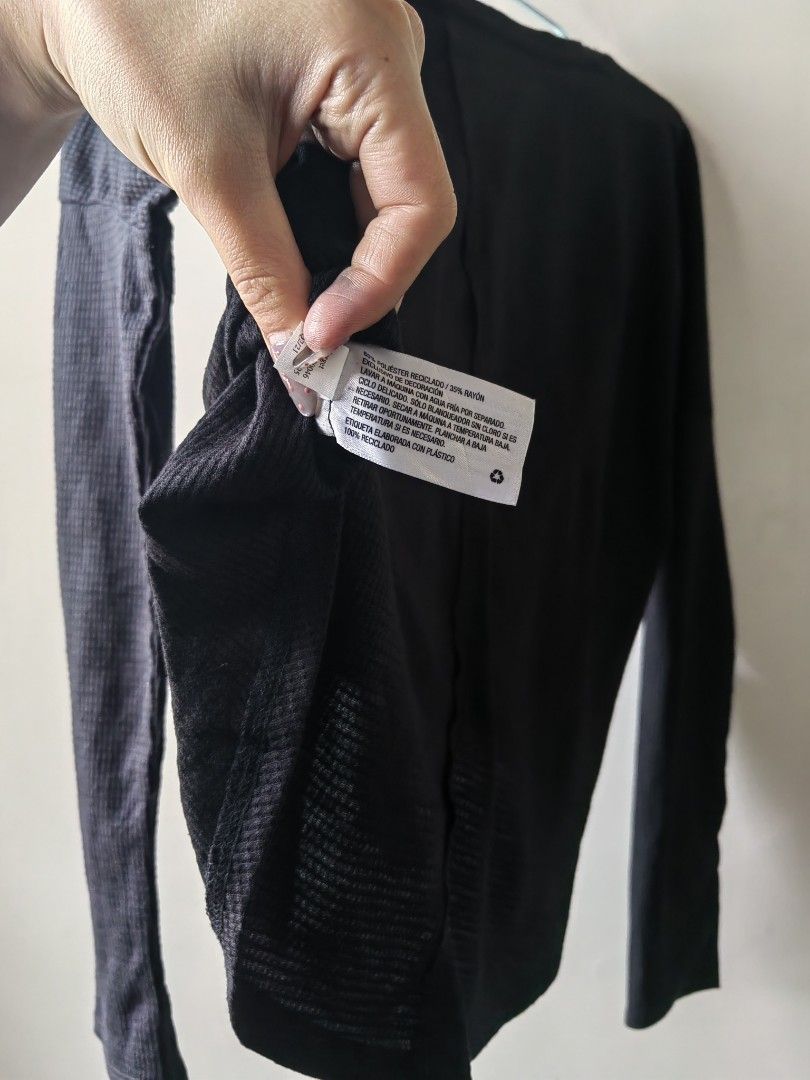 JoyLab Longsleeves (M-L) (Category: Activewear) located in Baguio. Submitted by kacijom (Listing ID 1458895695, Image 3). Description: ₱250 •JoyLab Longsleeves •Size M-L •Condition 9/10 (Very-Good Used Condition) •Color may vary due to lighting.