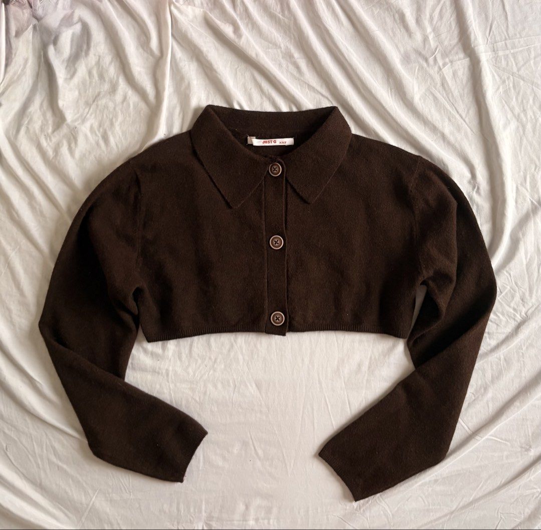 JUST G Brown Cropped Collar Button Down Cardigan (Category: Coats, Jackets and Outerwear) located in Cebu City. Submitted by whiterabbitmint (Listing ID 1458947415, Image 1). Description: - Brown cropped cardigan from JUST G - Comfy material - Fits XS-S - Features a collar - Button-up front - Long sleeves - Versatile for layering over tops or dresses - Can be worn open or closed.