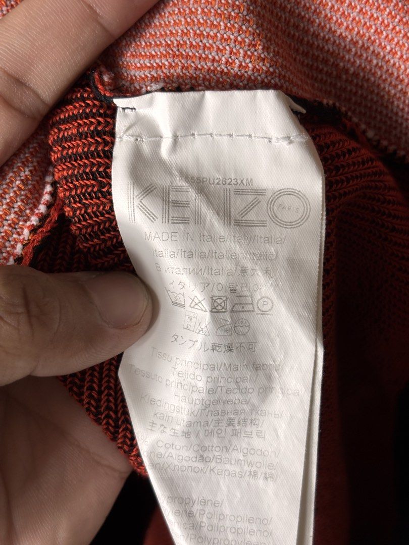 Kenzo x Disney Shere Khan intarsia-knit pullover sweater (Category: Tshirts & Polo Shirts ) located in Manila. Submitted by earlylifecrisis (Listing ID 1459088033, Image 3). Description: Sz Large Condition 9/10 Measure it by inch Width: 19.5 Length: 27.5 Shoulder: 16.5 Sleeve: 28.5 Bust: 15 Hem: 13.5 •Refund / Returns not allowed allowed •Please do check the dimensions size on labels sometimes are not accurate on the sizing •Ask me before purchas