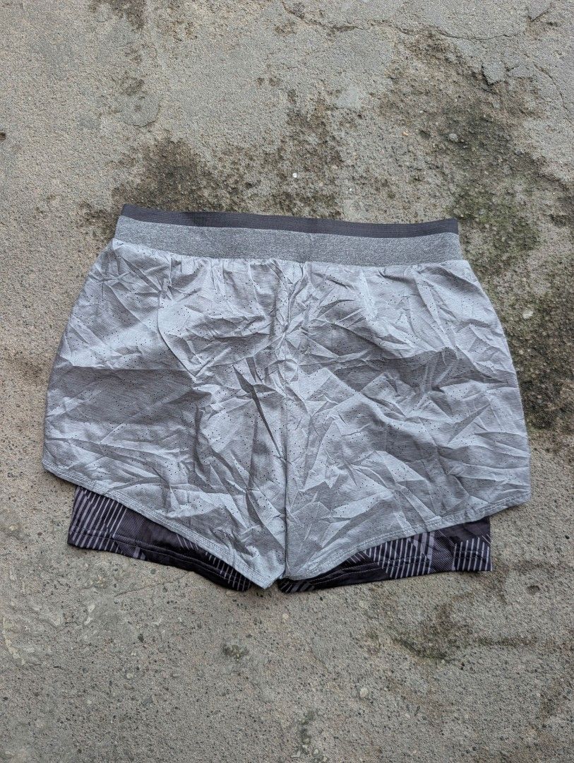 Lecaf (Category: Activewear) located in Tacurong. Submitted by natzcorpz848973 (Listing ID 1458908494, Image 3). Description: Lecaf Women with inner Medium 26-28W x 13L 9.5/10 Color rate No issue Excellent Condition.