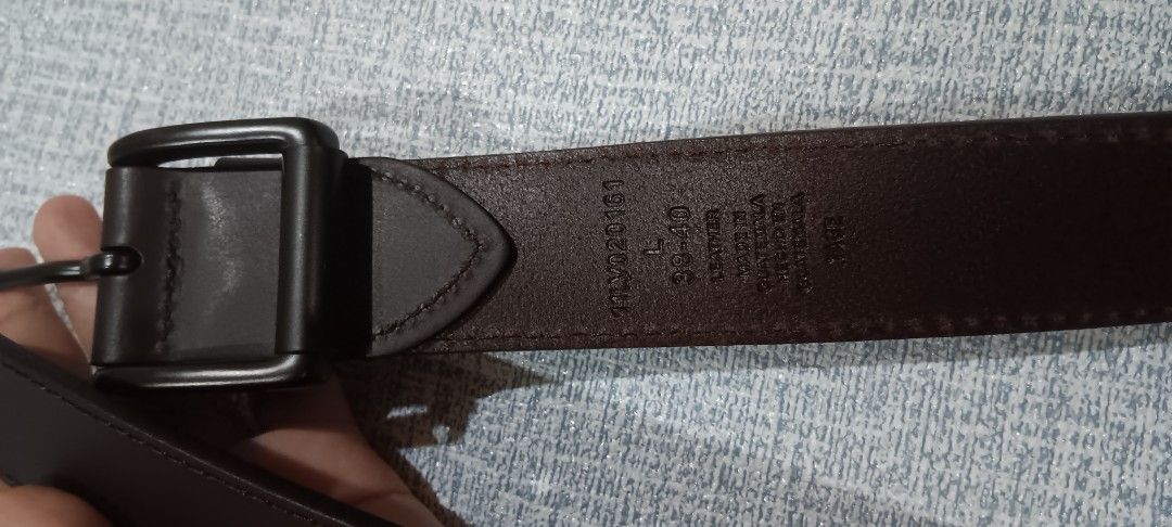 Levi's belt (Category: Belts) located in Las Pinas. Submitted by 030700 (Listing ID 1458904139, Image 3). Description: large 38-40 check pictures material is smooth sa ibabaw magaspang ilalim naiwan sa closet las piñas.