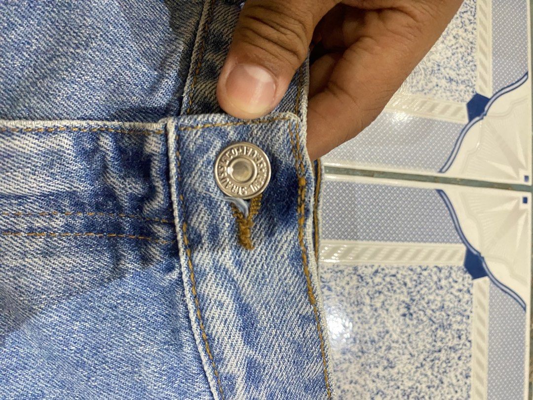 Levis jorts (Category: Shorts) located in Tumauini. Submitted by calmearth-bc99 (Listing ID 1459008403, Image 3). Description: Levis jorts.