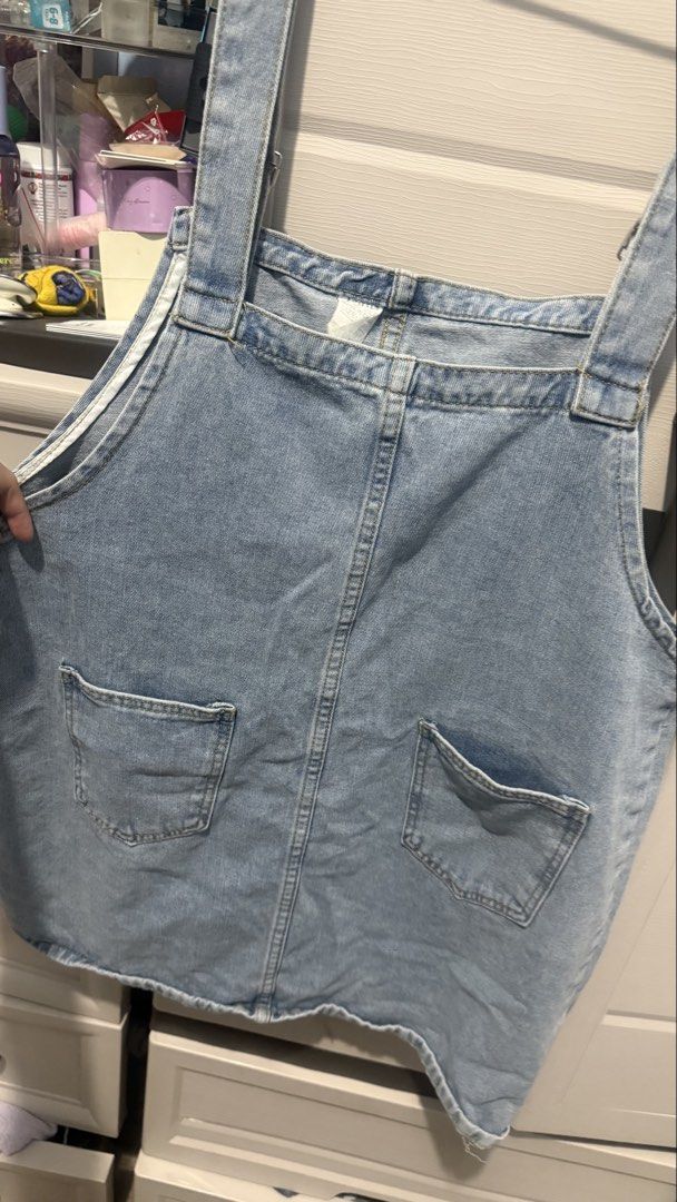 Light Denim Jumperskirt (Category: Jumpsuits) located in Quezon City. Submitted by dinesaur (Listing ID 1458998742, Image 2). Description: Best fits 32-34.
