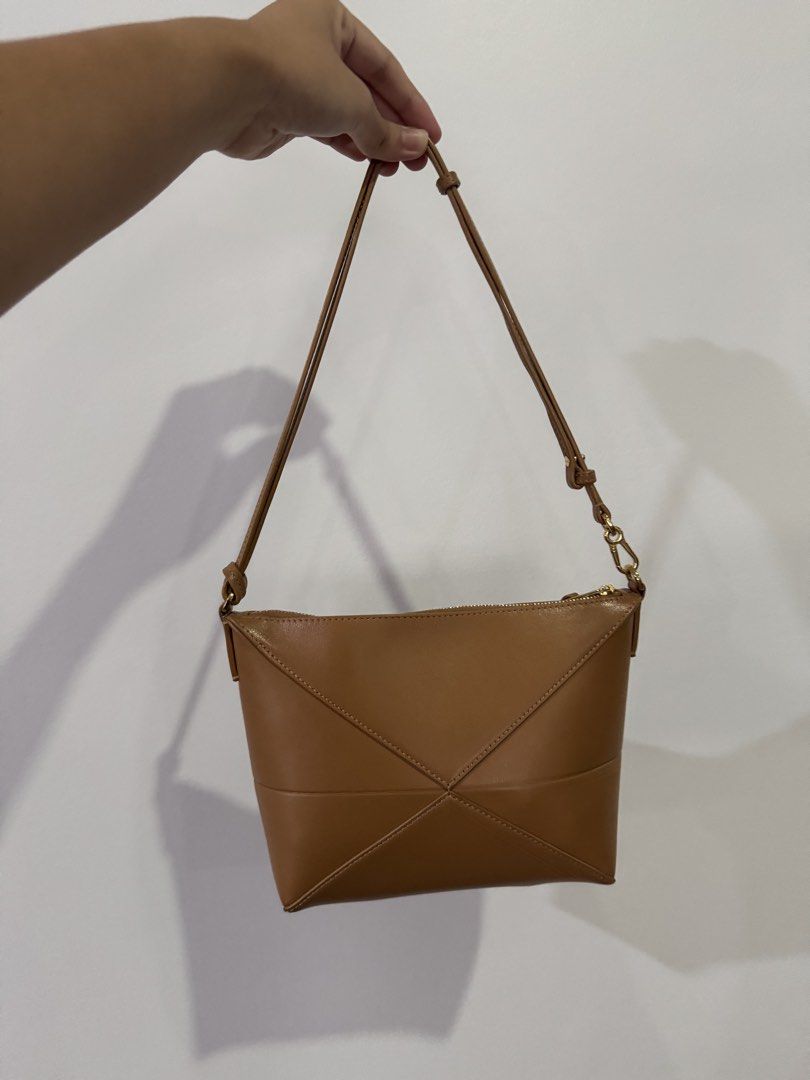 Loewe Puzzle Fold Pouch (Category: Luxury Bags & Wallets) located in Quezon City. Submitted by eyabanana08 (Listing ID 1458965769, Image 3). Description: - Authentic Loewe Puzzle Edge crossbody bag - Color: Warm Desert - Size: Small - Calfskin Shiny Nappa - Includes: Dust bag and authenticity cards - Good as bn.