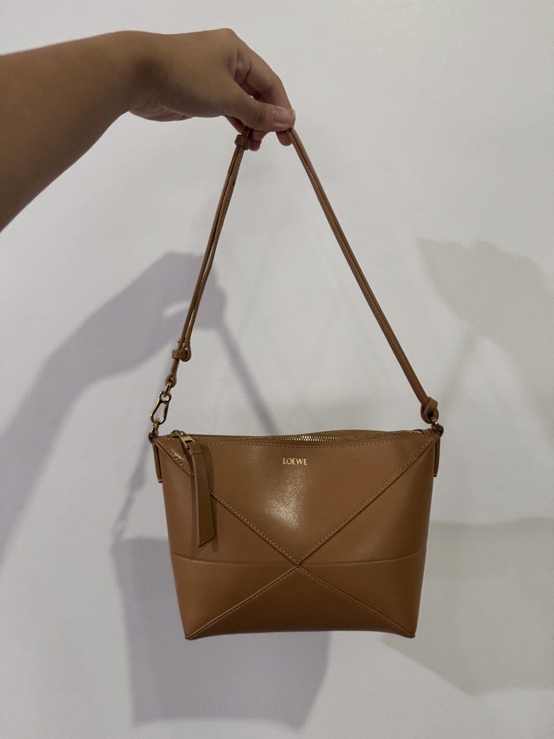 Loewe Puzzle Fold Pouch (Category: Luxury Bags & Wallets) located in Quezon City. Submitted by eyabanana08 (Listing ID 1458965769, Image 2). Description: - Authentic Loewe Puzzle Edge crossbody bag - Color: Warm Desert - Size: Small - Calfskin Shiny Nappa - Includes: Dust bag and authenticity cards - Good as bn.
