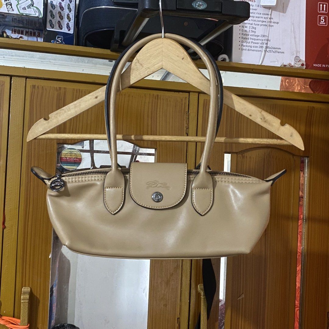 Longchamp Le Pliage Xtra Leather Shoulder Bag (Category: Shoulder Bags) located in Manila. Submitted by 4114thrifts.ph (Listing ID 1459023894, Image 1). Description: Item Name: Longchamp Le Pliage Xtra Leather Shoulder Bag (Details) • Condition: Very Good Condition • Color Rate: 9.5/10 • Issue/s: None Mine: 2,080 Free Shipping 📥 Dasmariñas City, Cavite, 4114📍.