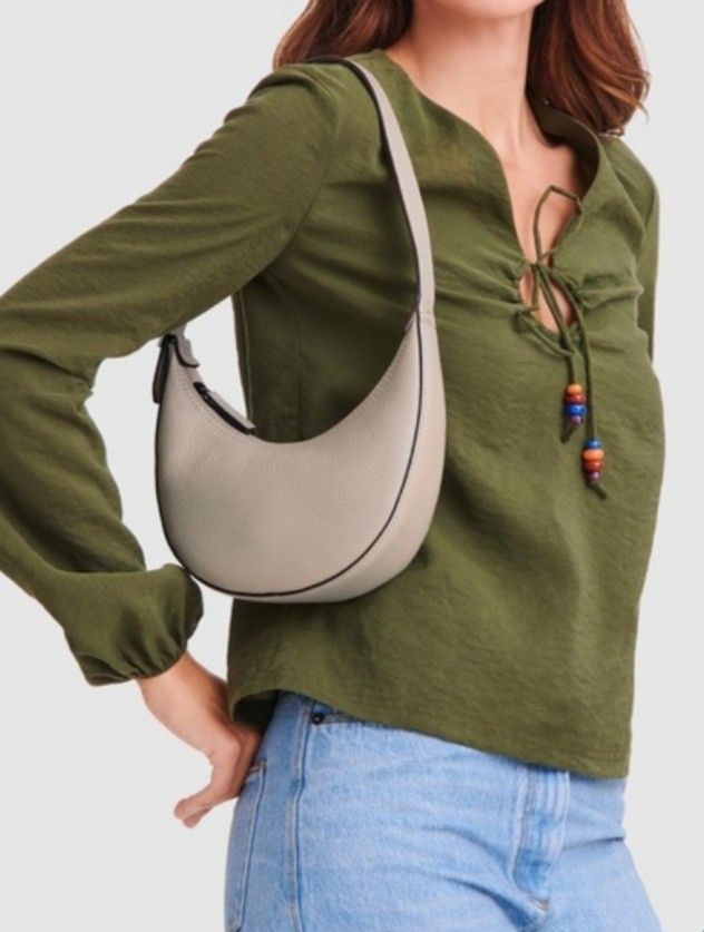 Longchamp Shoulder Bag Crescent Hobo (Category: Shoulder Bags) located in Cainta. Submitted by kluxurychoices (Listing ID 1458916801, Image 2). Description: Longchamp Kilikili Bag very nice in actual .