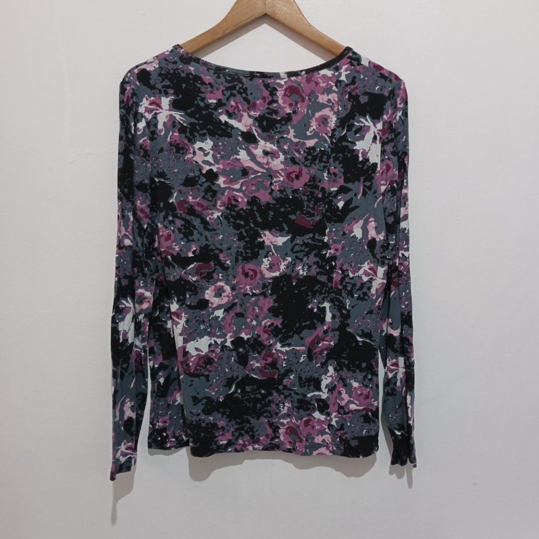 Long-Sleeve Crew Neck / Scoop Neck Top (Category: Longsleeves) located in Subic. Submitted by mustardt_ (Listing ID 1458961902, Image 2). Description: size:20.5in x 25.5in code: c694.