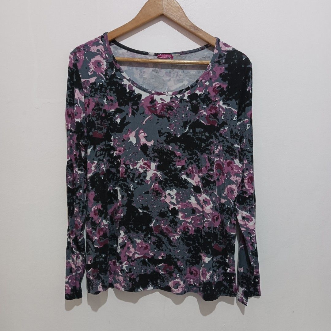 Long-Sleeve Crew Neck / Scoop Neck Top (Category: Longsleeves) located in Subic. Submitted by mustardt_ (Listing ID 1458961902, Image 1). Description: size:20.5in x 25.5in code: c694.