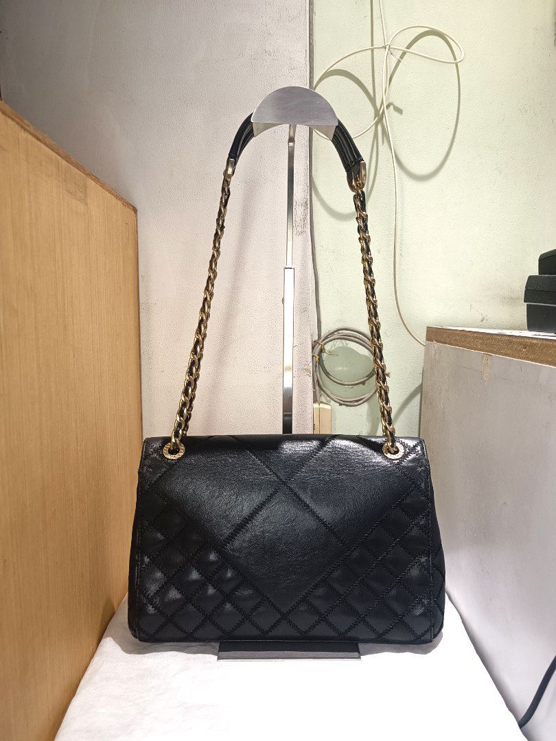 Louis Quatorze Convertible chain (Category: Cross-body Bags) located in Makati City. Submitted by ja_23 (Listing ID 1458959037, Image 2). Description: Payment first---Shipping via lalamove/jnt(shouldered by the buyer) Personal Preloved looks new hardwares 9.5/10.