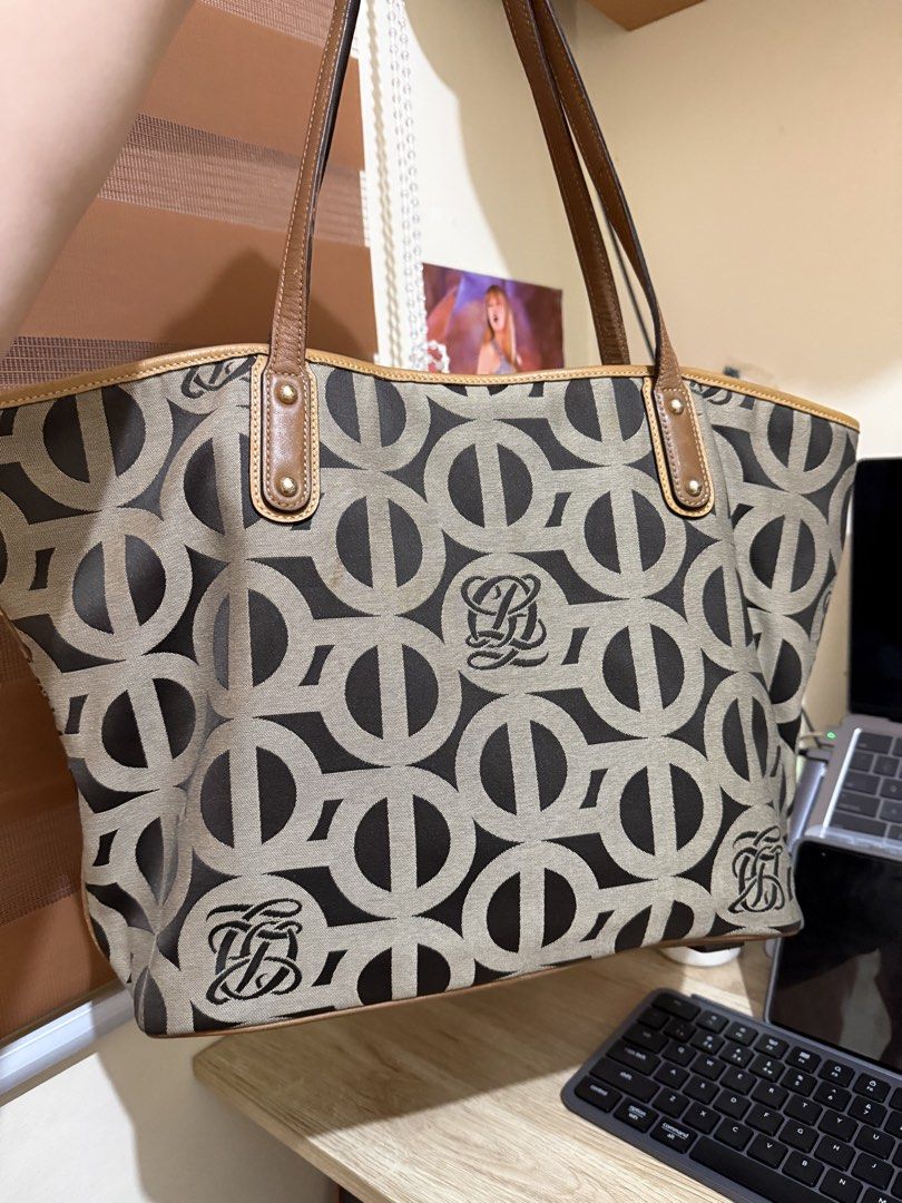 Louis Quatorze Monogram Canvas Large Tote Bag (Category: Tote Bags) located in Tarlac. Submitted by feebee01 (Listing ID 1459086288, Image 2). Description: - large tote bag - flaws: slightly dirty canvas and worn handles.. if maselan you can clean it, pero if hindi, no need to clean. i personally used this as a pickleball bag. can fit paddles, water bottle, and shoes..