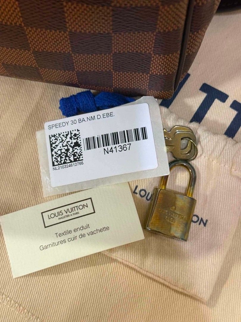 Louis Vuitton Bando 30 (Category: Luxury Bags & Wallets) located in Iloilo. Submitted by jananapad (Listing ID 1458904348, Image 2). Description: Ready to ship GUARANTEED ORIGINAL #00.