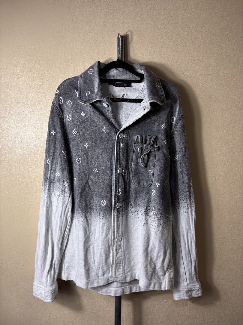 Louis Vuitton Gradient Snowfall Monogram Jacket (Category: Coats, Jackets and Outerwear) located in Manila. Submitted by earlylifecrisis3 (Listing ID 1458996870, Image 1). Description: Sz Large Condition 8/10 Stain see photos for reference Measure it by inch Width: 21 Length: 28.5 Shoulder: 17.5 Sleeve: 26.5 Bust: 15.5 Hem: 20 •Refund / Returns not allowed allowed •Please do check the dimensions size on labels sometimes are not accurate on the si