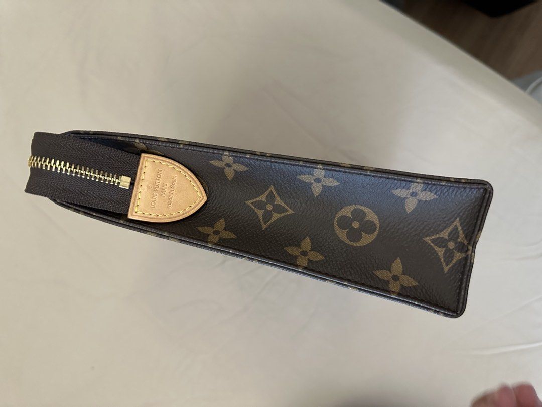 Louis Vuitton Monogram Toiletry Pouch 26 (Category: Luxury Bags & Wallets) located in Quezon City. Submitted by stelszo (Listing ID 1458955631, Image 2). Description: Louis Vuitton Toiletry Pouch 26 bought in greenbelt Comes with original dust bag, paperbag and tags and card In pristine condition 💯 Versatile: ideal for travel or as a stylish clutch.