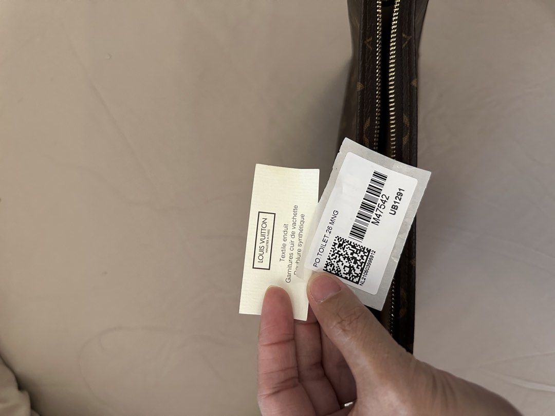 Louis Vuitton Monogram Toiletry Pouch 26 (Category: Luxury Bags & Wallets) located in Quezon City. Submitted by stelszo (Listing ID 1458955631, Image 3). Description: Louis Vuitton Toiletry Pouch 26 bought in greenbelt Comes with original dust bag, paperbag and tags and card In pristine condition 💯 Versatile: ideal for travel or as a stylish clutch.
