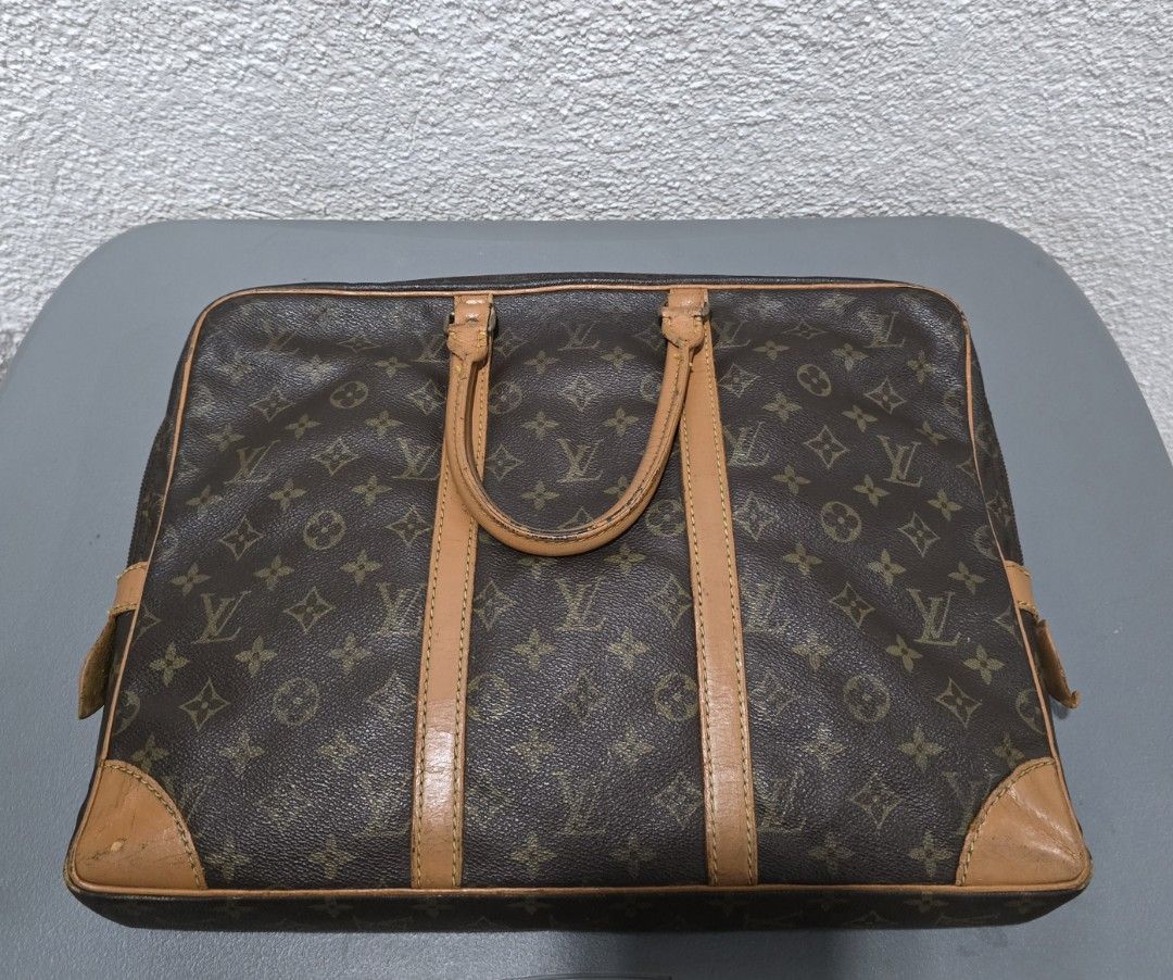 LV Louis Vuitton monogram Porte Documents Voyage (Category: Luxury Bags & Wallets) located in Batangas. Submitted by thevanitychamber (Listing ID 1458913073, Image 2). Description: for project bag vachetta recolored cannot find the serial this is authentic ( when you know you know).