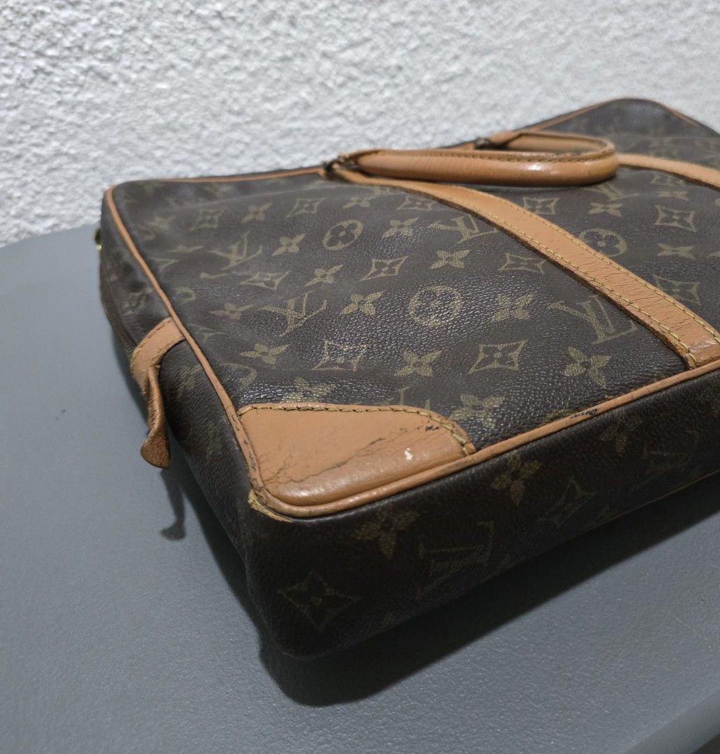 LV Louis Vuitton monogram Porte Documents Voyage (Category: Luxury Bags & Wallets) located in Batangas. Submitted by thevanitychamber (Listing ID 1458913073, Image 3). Description: for project bag vachetta recolored cannot find the serial this is authentic ( when you know you know).