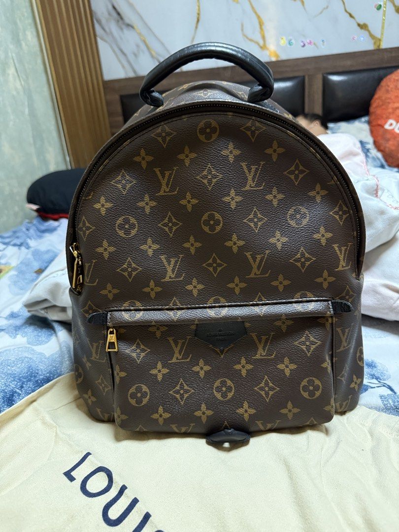 Lv palmspring backpack MM (Category: Luxury Bags & Wallets) located in Quezon City. Submitted by moniqueunique26 (Listing ID 1459025948, Image 1). Description: With entrupy Bought it last 2022 for 110k Selling it half the price Minor issue left zipper Both zipper working tanggal lang handle ng left Yung right okay.