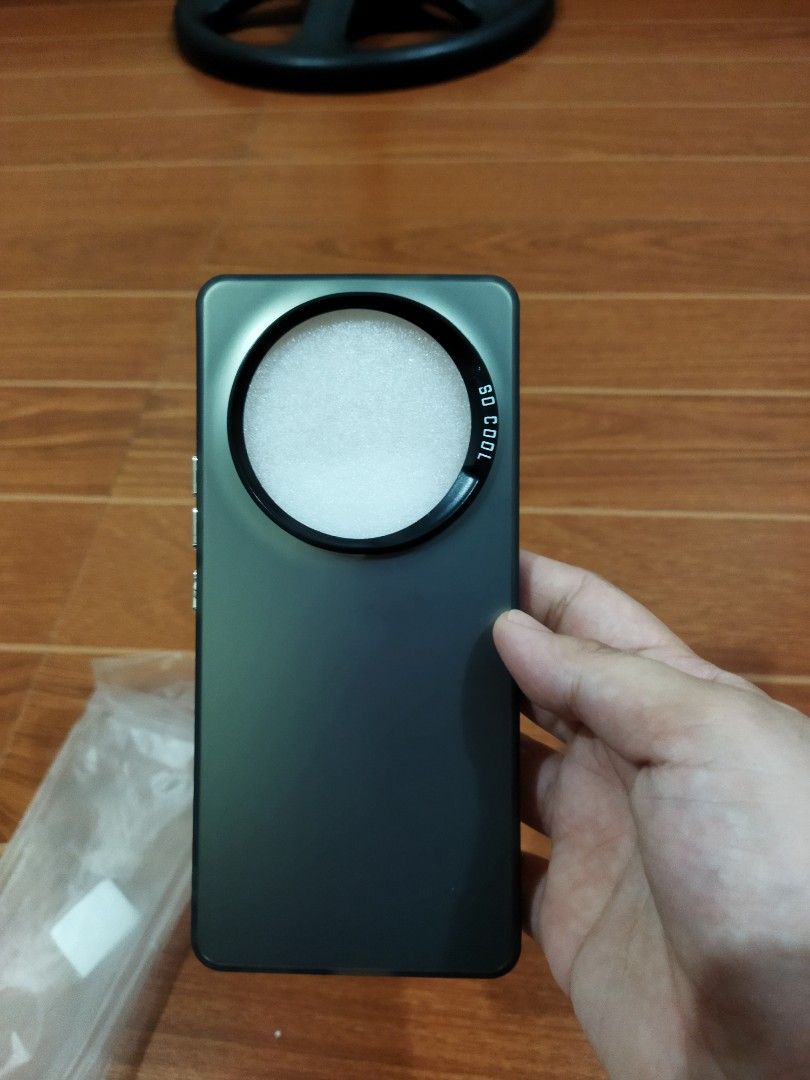 Magic 7 lite 5G green phone case (Category: Cases & Sleeves) located in Oas. Submitted by ali_shop_assorted_item (Listing ID 1458897418, Image 1). Description: GALING SA UNCLAIMED PARCEL MYSTERY SACK BAGO YAN DI KO ALAM UNIT PAKISEARCH NA LANG KUNG KASYA SA PHONE MO.