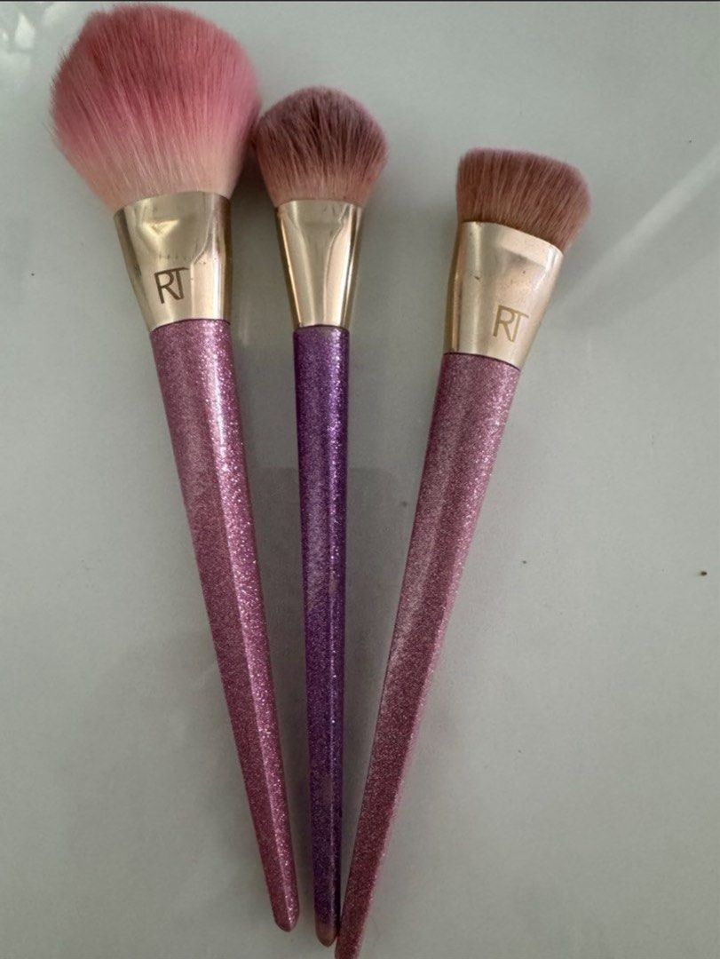 Makeup brush real techniques (Category: Makeup) located in Quezon City. Submitted by prelovedsaleitems (Listing ID 1459044514, Image 1). Description: .